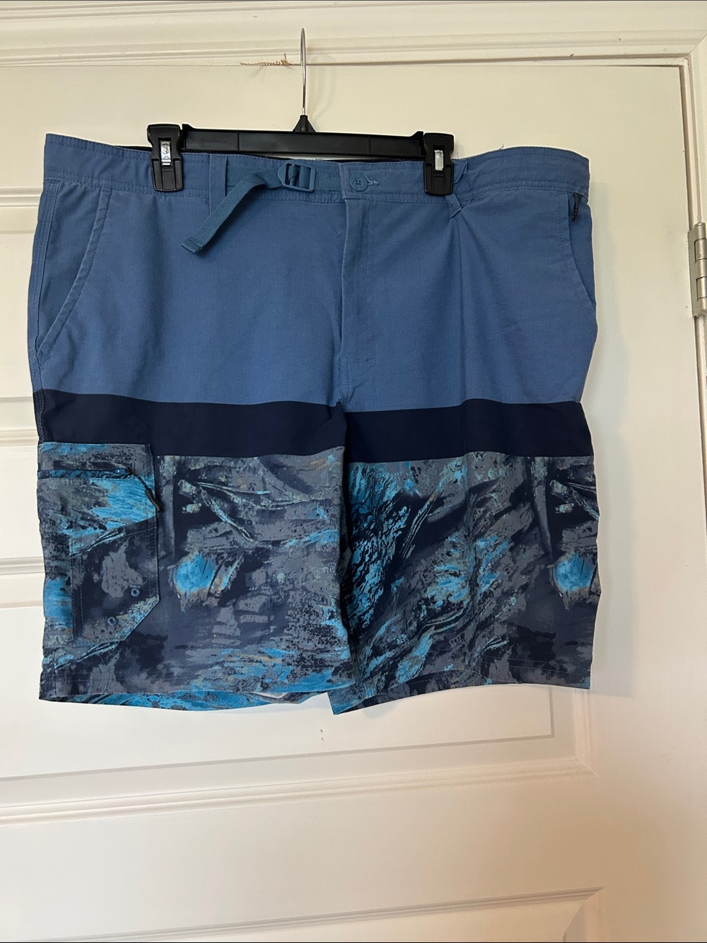 Realtree Men's Blue and Navy Camouflage Board Shorts